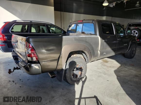 ✅ 2010 Toyota Tacoma • VIN: 5TEMU4FN0AZ733568 • Lot: 80631655. Listed on Copart with 309,958 mi. Free auction sales archive from the USA and detailed vehicle history report at DreamBid. Image 3.