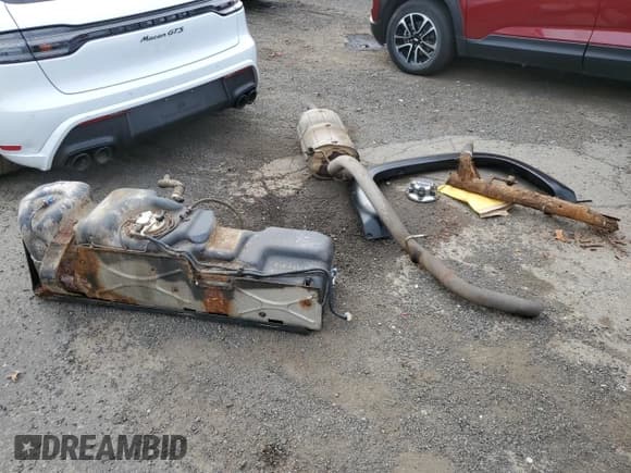 ✅ 2011 GMC Sierra 1500 SL • VIN: 3GTP2UEA3BG367314 • Lot: 91857585. Listed on Copart with 221,161 mi. Free auction sales archive from the USA and detailed vehicle history report at DreamBid. Image 12.