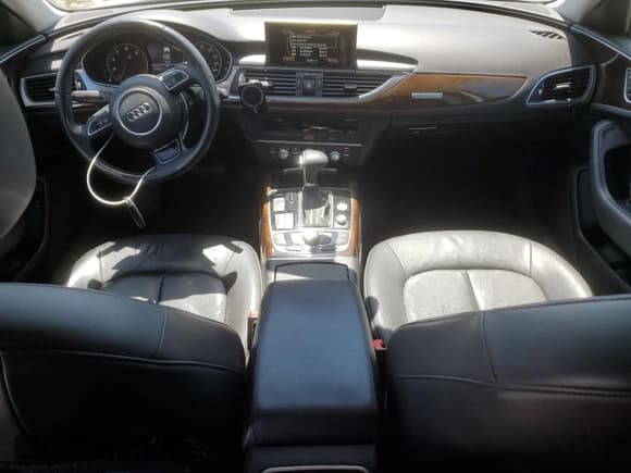 ✅ 2015 Audi A6 Premium • VIN: WAUFFAFC9FN048282 • Lot: 54240605. Wystawiony na Copart z przebiegiem 87 057 mil. Bezpłatny archiwum sprzedaży aukcyjnych z USA i szczegółowy raport historii pojazdu na DreamBid. Zdjęcie 8.