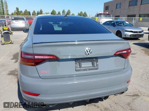 ✅ 2019 Volkswagen Jetta S • VIN: 3VW6T7BU8KM180058 • Lot: 43121355. Wystawiony na IAAI z przebiegiem 69 490 mil. Bezpłatny archiwum sprzedaży aukcyjnych z USA i szczegółowy raport historii pojazdu na DreamBid. Zdjęcie 17.
