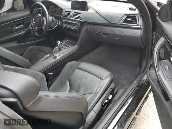 ✅ 2019 BMW M4 CS • VIN: WBS3S7C54KAC09614 • Lot: 65937335. Listed on Copart with 42,149 mi. Free auction sales archive from the USA and detailed vehicle history report at DreamBid. Image 8.