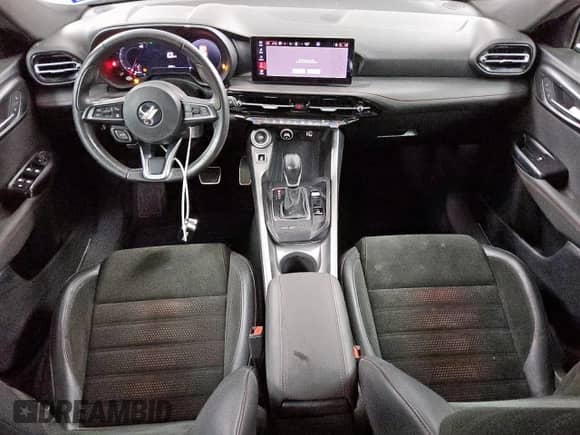 2024 Dodge Hornet GT z VIN ZACNDFAN2R3A37220, wystawiony jako Copart lot #67759725 z przebiegiem 48 688 mil mil oraz Czysty tytuł • Clean title. Historia ofert i sprzedaży dostępna na DreamBid. Obrazek 8.