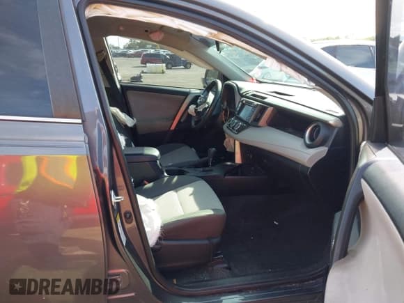 ✅ 2015 Toyota RAV4 LE • VIN: 2T3ZFREV8FW206007 • Lot: 43664335. Wystawiony na IAAI z przebiegiem 163 875 mil. Bezpłatny archiwum sprzedaży aukcyjnych z USA i szczegółowy raport historii pojazdu na DreamBid. Zdjęcie 5.