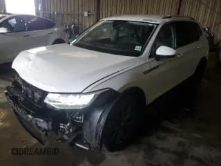 ✅ 2022 Volkswagen Tiguan SE • VIN: 3VV2B7AX1NM136960 • Lot: 90089645. Wystawiony na Copart z przebiegiem 25 793 mil. Bezpłatny archiwum sprzedaży aukcyjnych z USA i szczegółowy raport historii pojazdu na DreamBid. Zdjęcie 1.
