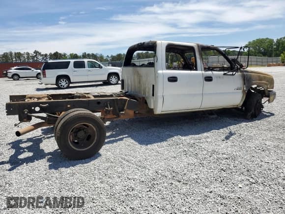✅ 2006 Chevrolet Silverado 1500 • VIN: 1GBJC33D66F164861 • Lot: 55759755. Wystawiony na Copart z przebiegiem Nie podano. Bezpłatny archiwum sprzedaży aukcyjnych z USA i szczegółowy raport historii pojazdu na DreamBid. Zdjęcie 3.
