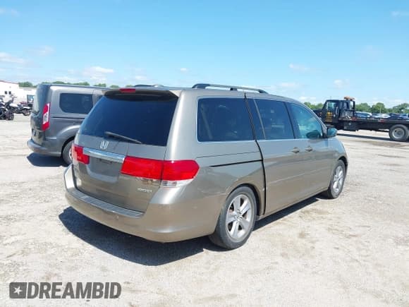 ✅ 2010 Honda Odyssey Touring • VIN: 5FNRL3H93AB069531 • Lot: 42462835. Listed on IAAI with 241,297 mi. Free auction sales archive from the USA and detailed vehicle history report at DreamBid. Image 4.