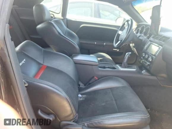 ✅ 2009 Dodge Challenger SRT-8 • VIN: 2B3LJ74W19H617533 • Lot: 76346634. Wystawiony na Copart z przebiegiem 132 995 mil. Bezpłatny archiwum sprzedaży aukcyjnych z USA i szczegółowy raport historii pojazdu na DreamBid. Zdjęcie 5.