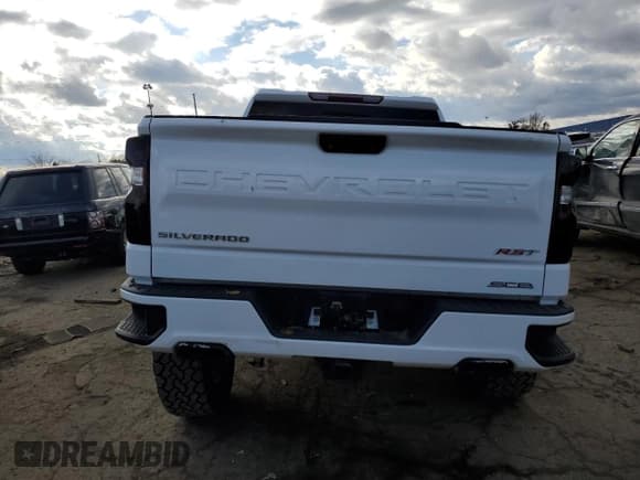 ✅ 2020 Chevrolet Silverado 1500 RST • VIN: 1GCUYEED1LZ102104 • Lot: 91780245. Listed on Copart with 84,975 mi. Free auction sales archive from the USA and detailed vehicle history report at DreamBid. Image 6.