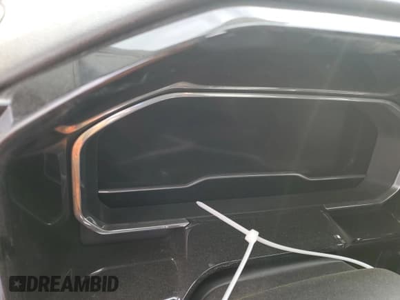 ✅ 2024 Chevrolet Silverado 1500 LTZ • VIN: 2GCUDGED2R1210725 • Лот: 92652775. Опубликован ранее на Copart с пробегом Не указан. Бесплатный доступ к архиву аукционных продаж из США и подробный отчёт об истории автомобиля на DreamBid. Изображение 9.