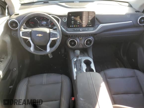 2024 Chevrolet Blazer LT z VIN 3GNKBJR44RS195421, wystawiony jako Copart lot #88692715 z przebiegiem 12 113 mil mil oraz Szkoda całkowita • Salvage title. Historia ofert i sprzedaży dostępna na DreamBid. Obrazek 8.