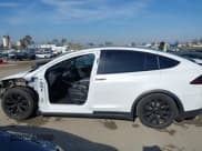 ✅ 2022 Tesla Model X Plaid • VIN: 7SAXCBE63NF337529 • Lot: 42066904. Wystawiony na IAAI z przebiegiem 56 933 mil. Bezpłatny archiwum sprzedaży aukcyjnych z USA i szczegółowy raport historii pojazdu na DreamBid. Zdjęcie 15.