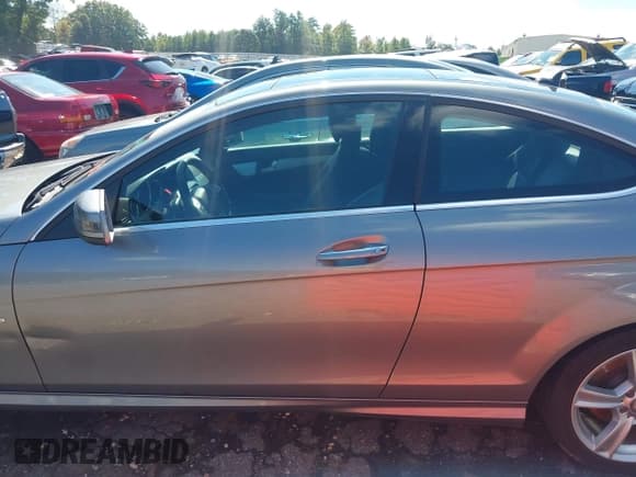 ✅ 2012 Mercedes-Benz C 250 • VIN: WDDGJ4HB2CF792300 • Lot: 40470541. Wystawiony na IAAI z przebiegiem 105 867 mil. Bezpłatny archiwum sprzedaży aukcyjnych z USA i szczegółowy raport historii pojazdu na DreamBid. Zdjęcie 14.