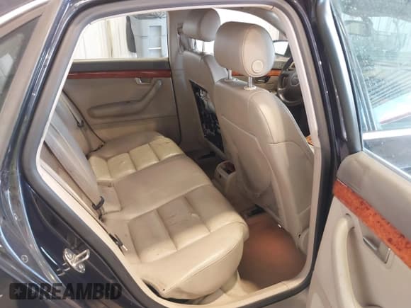 ✅ 2003 Audi A4 3.0L • VIN: WAULT68E73A214261 • Lot: 42078401. Wystawiony na IAAI z przebiegiem 279 424 mil. Bezpłatny archiwum sprzedaży aukcyjnych z USA i szczegółowy raport historii pojazdu na DreamBid. Zdjęcie 8.