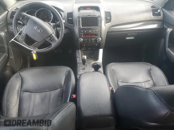 ✅ 2013 Kia Sorento EX • VIN: 5XYKUDA60DG326422 • Лот: 82297605. Опубликован ранее на Copart с пробегом 92 087 миль. Бесплатный доступ к архиву аукционных продаж из США и подробный отчёт об истории автомобиля на DreamBid. Изображение 8.