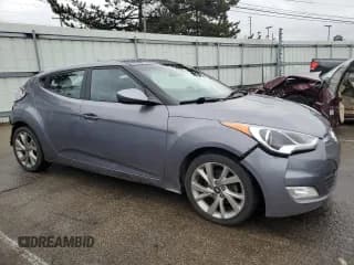 ✅ 2017 Hyundai Veloster • VIN: KMHTC6ADXHU305904 • Lot: 44067345. Wystawiony na Copart z przebiegiem 97 816 mil. Bezpłatny archiwum sprzedaży aukcyjnych z USA i szczegółowy raport historii pojazdu na DreamBid. Zdjęcie 4.
