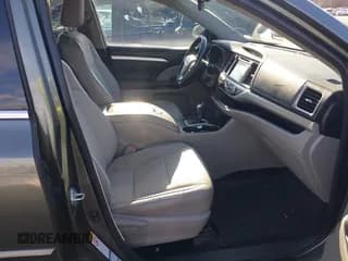 ✅ 2018 Toyota Highlander LE Plus • VIN: 5TDBZRFH7JS911151 • Lot: 43815593. Listed on IAAI with 155,262 mi. Free auction sales archive from the USA and detailed vehicle history report at DreamBid. Image 5.