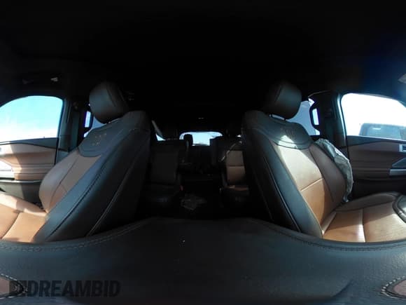 ✅ 2022 Ford Explorer King Ranch • VIN: 1FM5K8LC7NGA12869 • Lot: 40544742. Wystawiony na IAAI z przebiegiem 37 301 mil. Bezpłatny archiwum sprzedaży aukcyjnych z USA i szczegółowy raport historii pojazdu na DreamBid. Zdjęcie 20.