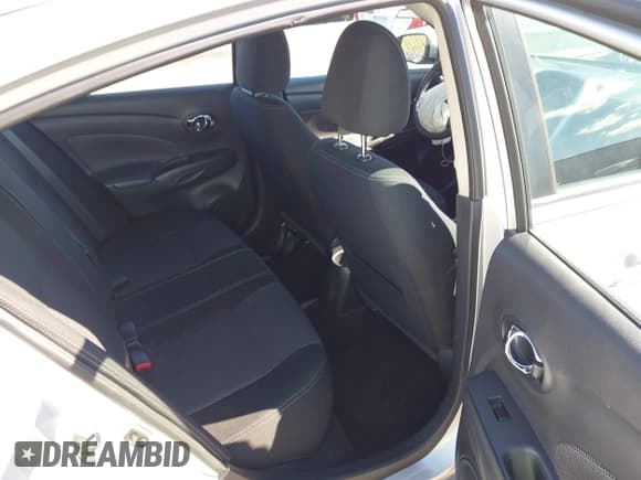 ✅ 2019 Nissan Versa S Plus • VIN: 3N1CN7AP3KL831519 • Lot: 43526309. Wystawiony na IAAI z przebiegiem 103 238 mil. Bezpłatny archiwum sprzedaży aukcyjnych z USA i szczegółowy raport historii pojazdu na DreamBid. Zdjęcie 8.