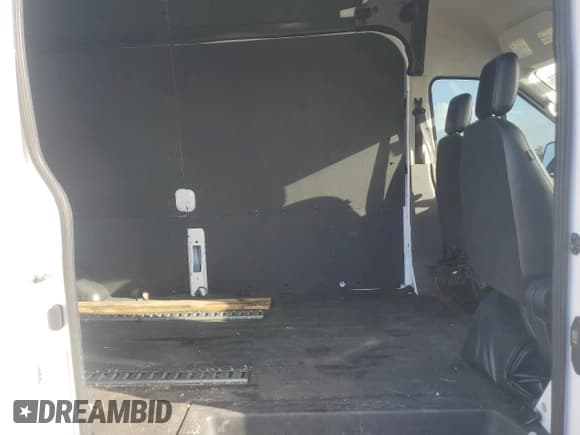 ✅ 2023 Ford Transit Cargo • VIN: 1FTBR3X80PKA82581 • Lot: 85100375. Wystawiony na Copart z przebiegiem 222 498 mil. Bezpłatny archiwum sprzedaży aukcyjnych z USA i szczegółowy raport historii pojazdu na DreamBid. Zdjęcie 11.