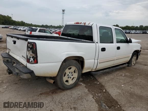 ✅ 2005 Chevrolet Silverado 1500 LS • VIN: 2GCEC13T451226823 • Лот: 65417044. Опубликован ранее на Copart с пробегом 267 582 миль. Бесплатный доступ к архиву аукционных продаж из США и подробный отчёт об истории автомобиля на DreamBid. Изображение 3.