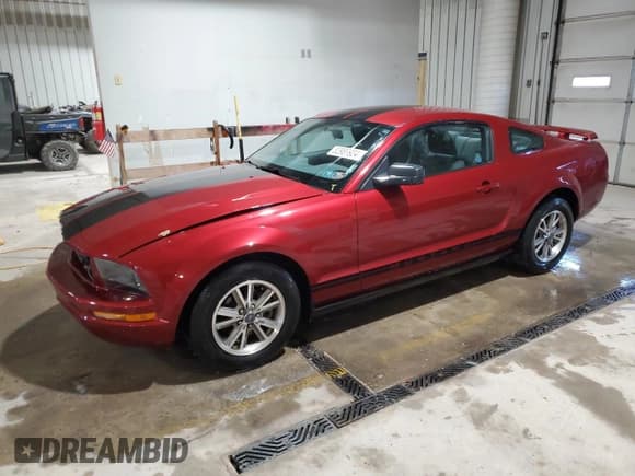 ✅ 2005 Ford Mustang Deluxe • VIN: 1ZVFT80N055117399 • Лот: 82989924. Опубликован ранее на Copart с пробегом 116 442 миль. Бесплатный доступ к архиву аукционных продаж из США и подробный отчёт об истории автомобиля на DreamBid. Изображение 1.