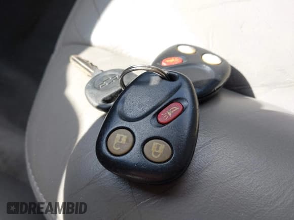 ✅ 2004 Chevrolet Suburban LS • VIN: 1GNFK16Z04J164064 • Lot: 42203864. Listed on IAAI with 215,709 mi. Free auction sales archive from the USA and detailed vehicle history report at DreamBid. Image 11.