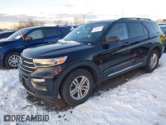 ✅ 2023 Ford Explorer XLT • VIN: 1FMSK8DH5PGB40334 • Lot: 43846845. Wystawiony na IAAI z przebiegiem 64 065 mil. Bezpłatny archiwum sprzedaży aukcyjnych z USA i szczegółowy raport historii pojazdu na DreamBid. Zdjęcie 2.