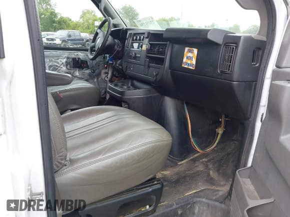 ✅ 2017 Chevrolet Express Cargo • VIN: 1GCWGAFF7H1342428 • Lot: 43061156. Listed on IAAI with 111,621 mi. Free auction sales archive from the USA and detailed vehicle history report at DreamBid. Image 5.