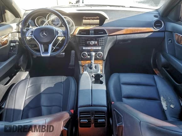 ✅ 2014 Mercedes-Benz C 250 Sport • VIN: WDDGF4HB4ER316679 • Lot: 94081305. Wystawiony na Copart z przebiegiem 119 522 mil. Bezpłatny archiwum sprzedaży aukcyjnych z USA i szczegółowy raport historii pojazdu na DreamBid. Zdjęcie 8.