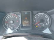 ✅ 2021 Toyota Tacoma SR • VIN: 3TYSX5EN6MT006463 • Lot: 43090489. Wystawiony na IAAI z przebiegiem 39 337 mil. Bezpłatny archiwum sprzedaży aukcyjnych z USA i szczegółowy raport historii pojazdu na DreamBid. Zdjęcie 7.