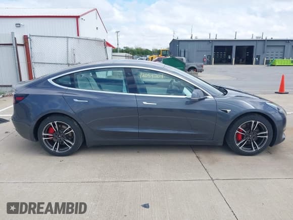 ✅ 2019 Tesla Model 3 Long Range • VIN: 5YJ3E1EB9KF230493 • Lot: 42084204. Wystawiony na IAAI z przebiegiem 112 548 mil. Bezpłatny archiwum sprzedaży aukcyjnych z USA i szczegółowy raport historii pojazdu na DreamBid. Zdjęcie 13.