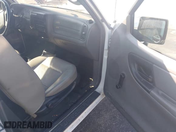 ✅ 2011 Ford Ranger XL • VIN: 1FTKR1AD7BPA49860 • Lot: 43706662. Wystawiony na IAAI z przebiegiem 236 272 mil. Bezpłatny archiwum sprzedaży aukcyjnych z USA i szczegółowy raport historii pojazdu na DreamBid. Zdjęcie 5.