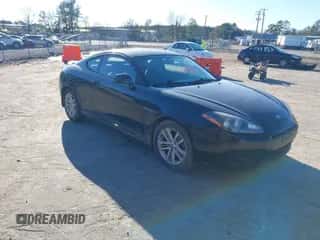 2008 Hyundai Tiburon GS z VIN KMHHM66DX8U284242, wystawiony jako IAAI lot #41559638 z przebiegiem 156 692 mil mil oraz . Historia ofert i sprzedaży dostępna na DreamBid. Obrazek 1.