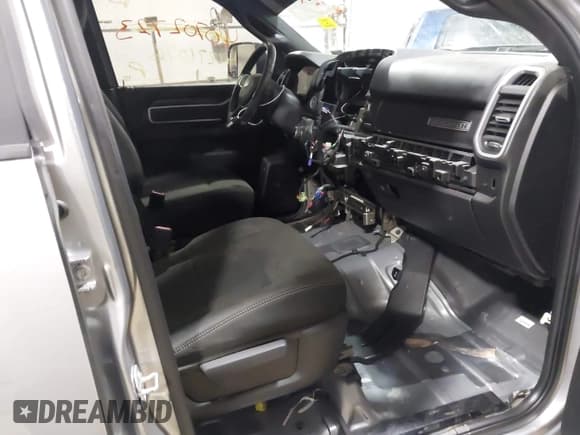 ✅ 2022 Ram 2500 Big Horn • VIN: 3C6UR5DJ7NG216185 • Lot: 41271076. Wystawiony na IAAI z przebiegiem 35 683 mil. Bezpłatny archiwum sprzedaży aukcyjnych z USA i szczegółowy raport historii pojazdu na DreamBid. Zdjęcie 5.