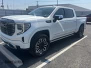 ✅ 2022 GMC Sierra 1500 Denali Ultimate • VIN: 1GTUUHET2NZ514460 • Лот: 65281035. Опубликован ранее на Copart с пробегом 28 550 миль. Бесплатный доступ к архиву аукционных продаж из США и подробный отчёт об истории автомобиля на DreamBid. Изображение 2.