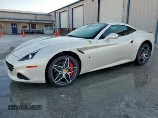 ✅ 2016 Ferrari California T • VIN: ZFF77XJA2G0214672 • Lot: 86607555. Wystawiony na Copart z przebiegiem 13 433 mil. Bezpłatny archiwum sprzedaży aukcyjnych z USA i szczegółowy raport historii pojazdu na DreamBid. Zdjęcie 1.