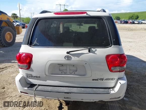 ✅ 2005 Toyota Sequoia SR5 • VIN: 5TDBT44A15S235652 • Lot: 42952084. Wystawiony na IAAI z przebiegiem 221 102 mil. Bezpłatny archiwum sprzedaży aukcyjnych z USA i szczegółowy raport historii pojazdu na DreamBid. Zdjęcie 16.