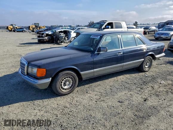 ✅ 1983 Mercedes-Benz 380 • VIN: WDB12603312037150 • Lot: 94060095. Wystawiony na Copart z przebiegiem 117 135 mil. Bezpłatny archiwum sprzedaży aukcyjnych z USA i szczegółowy raport historii pojazdu na DreamBid. Zdjęcie 1.