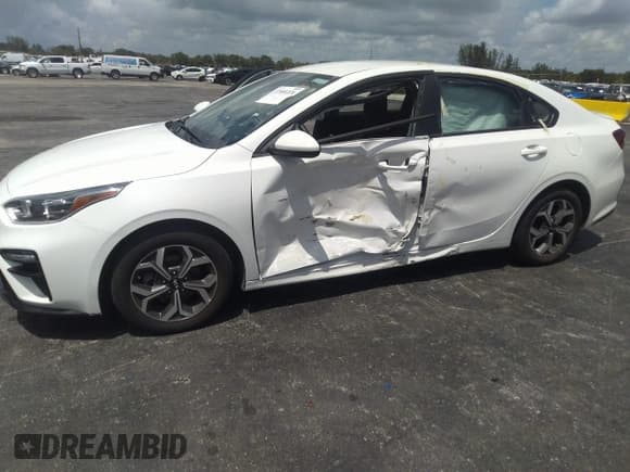 ✅ 2021 Kia Forte LXS • VIN: 3KPF24AD6ME322989 • Lot: 42010435. Listed on IAAI with 84,346 mi. Free auction sales archive from the USA and detailed vehicle history report at DreamBid. Image 6.
