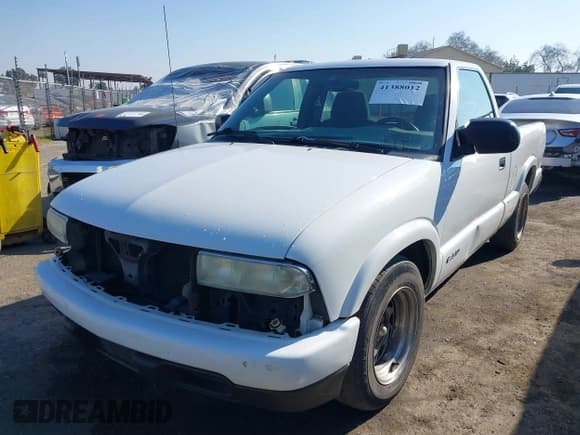 ✅ 2002 Chevrolet S-10 LS • VIN: 1GCCS14WX28222268 • Лот: 41388012. Опубликован ранее на IAAI с пробегом 91 664 миль. Бесплатный доступ к архиву аукционных продаж из США и подробный отчёт об истории автомобиля на DreamBid. Изображение 2.