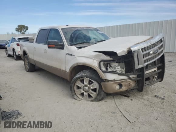 ✅ 2011 Ford F-150 Lariat • VIN: 1FTFW1EF1BFA61630 • Lot: 82635635. Wystawiony na Copart z przebiegiem 243 604 mil. Bezpłatny archiwum sprzedaży aukcyjnych z USA i szczegółowy raport historii pojazdu na DreamBid. Zdjęcie 4.