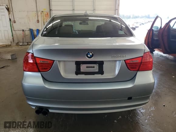 ✅ 2010 BMW 3 Series 328i • VIN: WBAPH7G5XANM53268 • Lot: 82159945. Listed on Copart with 235,377 mi. Free auction sales archive from the USA and detailed vehicle history report at DreamBid. Image 6.