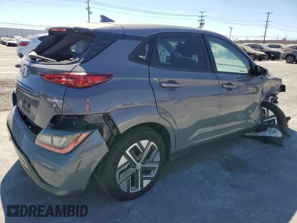 ✅ 2023 Hyundai Kona SE • VIN: KM8K23AG9PU183669 • Лот: 68343464. Опубликован ранее на Copart с пробегом 27 539 миль. Бесплатный доступ к архиву аукционных продаж из США и подробный отчёт об истории автомобиля на DreamBid. Изображение 3.