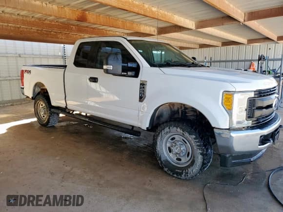 ✅ 2017 Ford F-250 XL • VIN: 1FT7X2B65HEF34228 • Lot: 91735595. Wystawiony na Copart z przebiegiem 200 203 mil. Bezpłatny archiwum sprzedaży aukcyjnych z USA i szczegółowy raport historii pojazdu na DreamBid. Zdjęcie 4.
