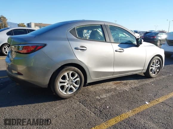 ✅ 2016 Scion iA • VIN: 3MYDLBZV9GY102420 • Lot: 43481887. Wystawiony na IAAI z przebiegiem 148 783 mil. Bezpłatny archiwum sprzedaży aukcyjnych z USA i szczegółowy raport historii pojazdu na DreamBid. Zdjęcie 4.