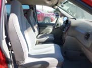 ✅ 2003 Chrysler Town & Country • VIN: 2C4GP243X3R242637 • Lot: 43584796. Wystawiony na IAAI z przebiegiem Nie podano. Bezpłatny archiwum sprzedaży aukcyjnych z USA i szczegółowy raport historii pojazdu na DreamBid. Zdjęcie 5.