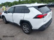 ✅ 2022 Toyota RAV4 Hybrid XLE • VIN: 4T3RWRFV4NU080211 • Lot: 42399810. Wystawiony na IAAI z przebiegiem 101 205 mil. Bezpłatny archiwum sprzedaży aukcyjnych z USA i szczegółowy raport historii pojazdu na DreamBid. Zdjęcie 3.