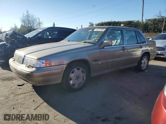 ✅ 1995 Volvo 960 • VIN: YV1KS9610S1074212 • Lot: 42237655. Wystawiony na Copart z przebiegiem 102 627 mil. Bezpłatny archiwum sprzedaży aukcyjnych z USA i szczegółowy raport historii pojazdu na DreamBid. Zdjęcie 1.