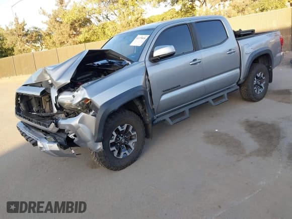 ✅ 2017 Toyota Tacoma SR5 • VIN: 3TMAZ5CN3HM026356 • Lot: 43379818. Wystawiony na IAAI z przebiegiem 112 031 mil. Bezpłatny archiwum sprzedaży aukcyjnych z USA i szczegółowy raport historii pojazdu na DreamBid. Zdjęcie 2.