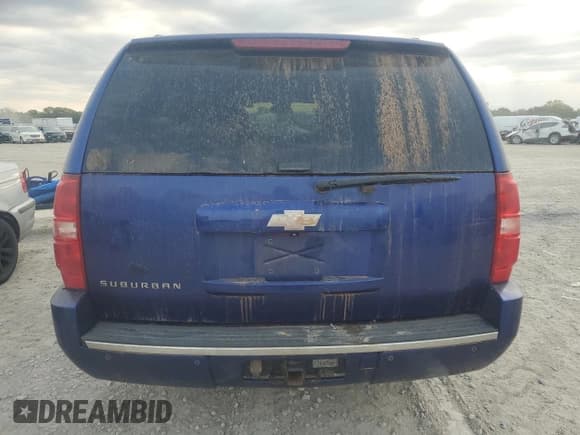 ✅ 2010 Chevrolet Suburban LTZ • VIN: 1GNUKKE36AR216773 • Lot: 74616484. Wystawiony na Copart z przebiegiem 247 900 mil. Bezpłatny archiwum sprzedaży aukcyjnych z USA i szczegółowy raport historii pojazdu na DreamBid. Zdjęcie 6.